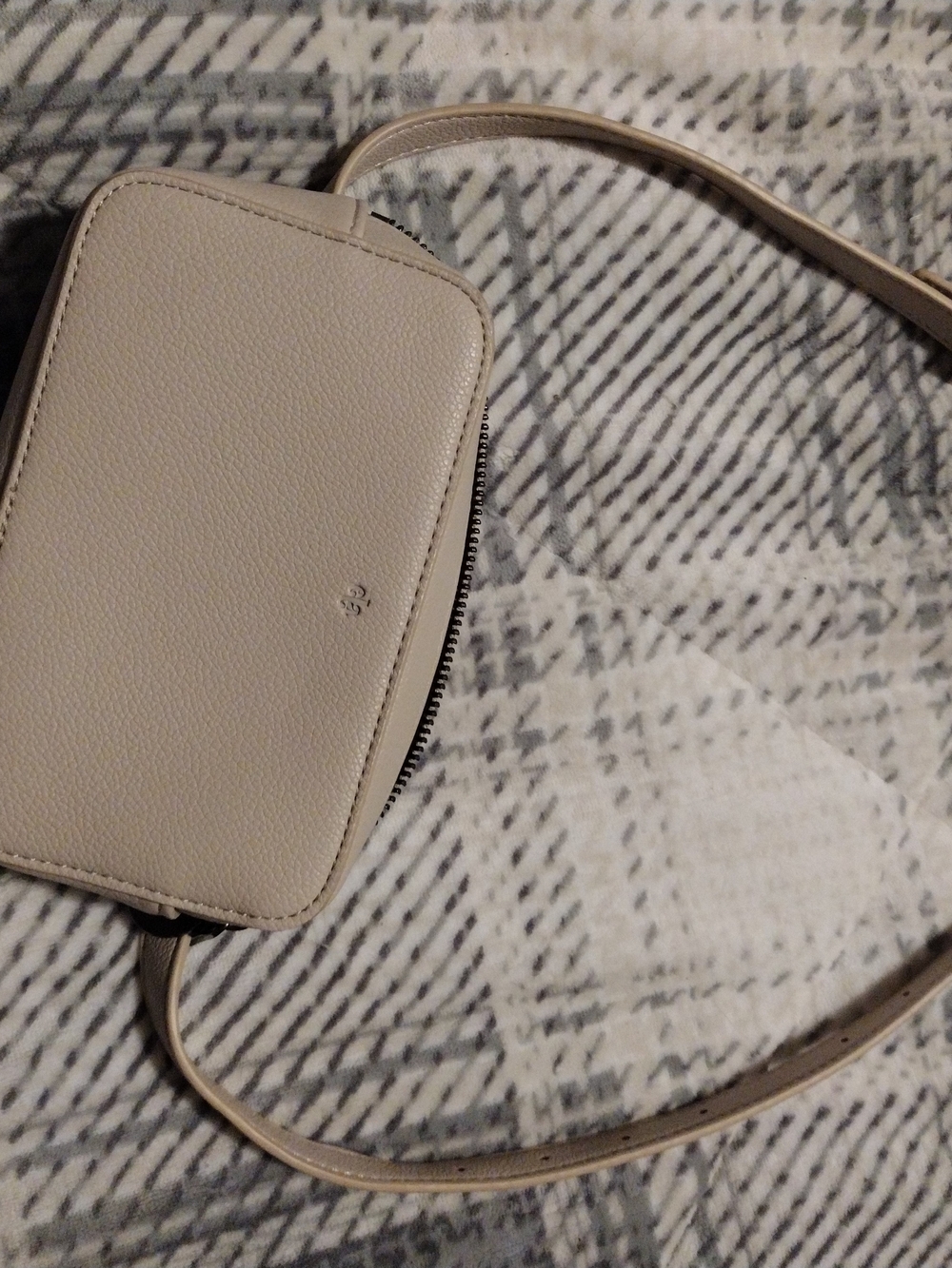 Jilly Box Brand Cream Pebbled Leather Crossbody with Purple Lining